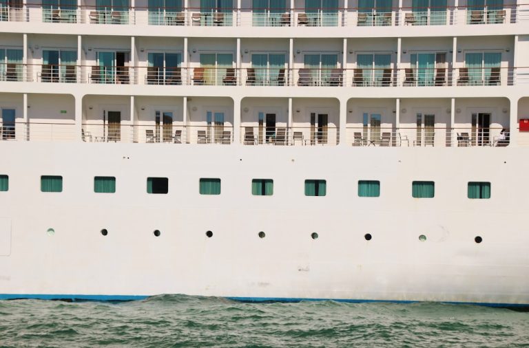 Setting Sail: The Ultimate Guide to Cruise Ship Bookings & Reservations